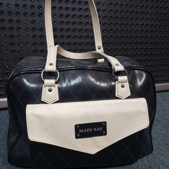 A duffle cosmetics bag from Mary Kay - Picture 5 of 6